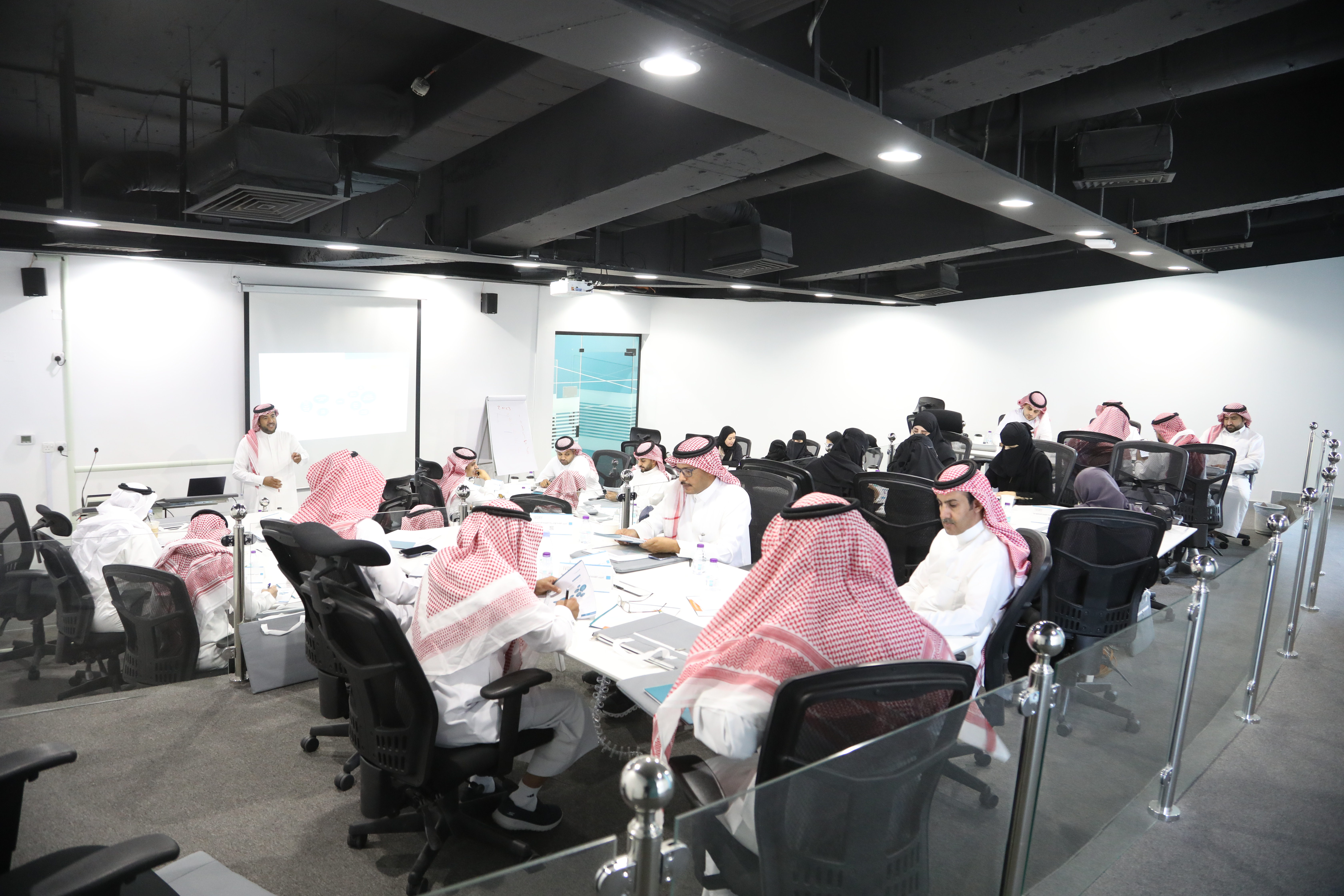 "آيفوري تحقق نجاحًا مذهلاً في برنامج "تدريب القادة "واعد"